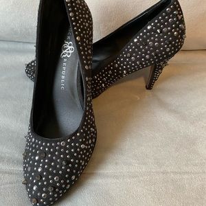 Rock republic black spike pumps
